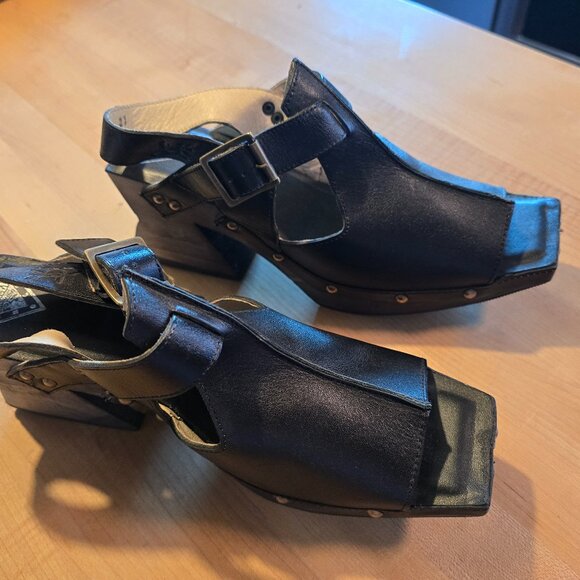 John Fluevog FLUESEUM black leather open toed wooden clog - Picture 1 of 6